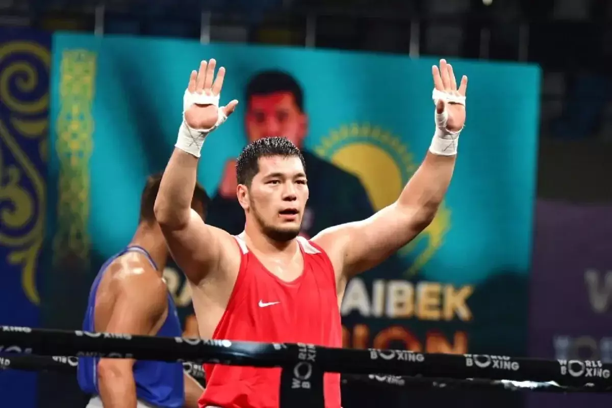 Айбек Оралбай занял место в тройке лидеров мирового рейтинга бокса