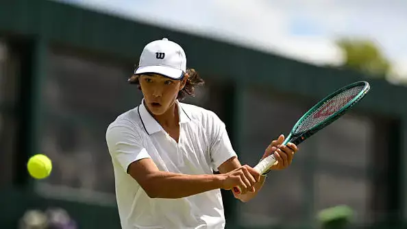 Юный теннисист Омарханов вышел в четвертьфинал парного турнира ITF в Тунисе