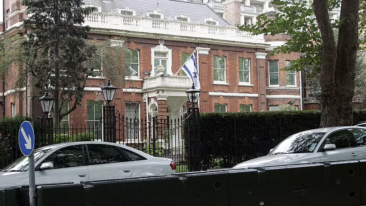 Новый верховный лидер Ирана связан с недвижимостью, имеющей "прямой обзор" на посольство Израиля в Великобритании.