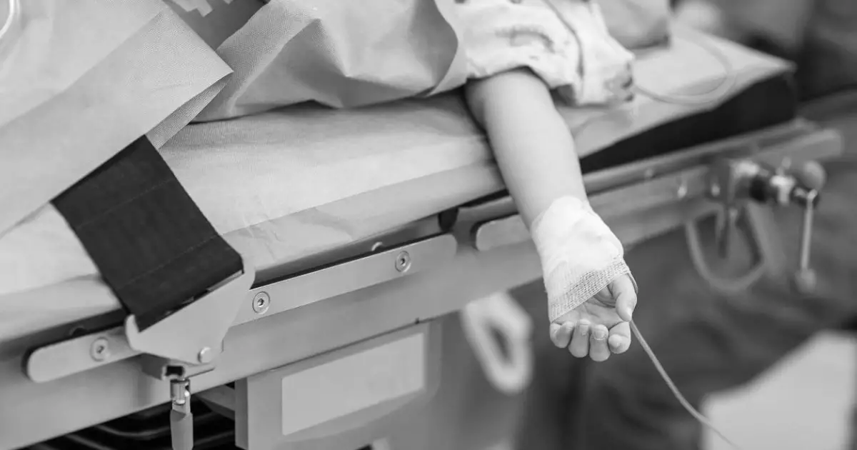 «Дәрігерлердің дәрменсіздігі»: Атырауда жылдам көмек көрсетілмеген 6 айлық сәби көз жұмды