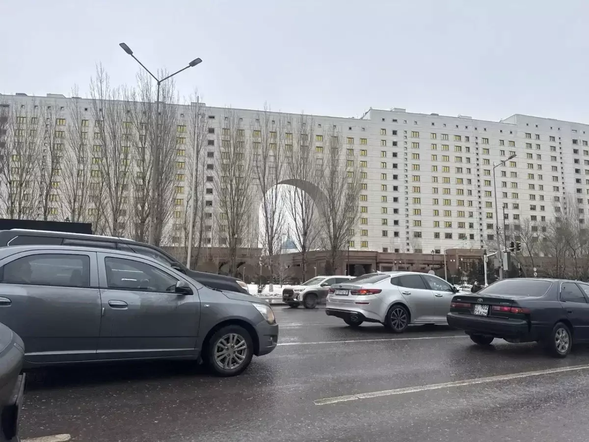 Штормовое предупреждение и весеннее тепло: прогноз погоды в городах Казахстана