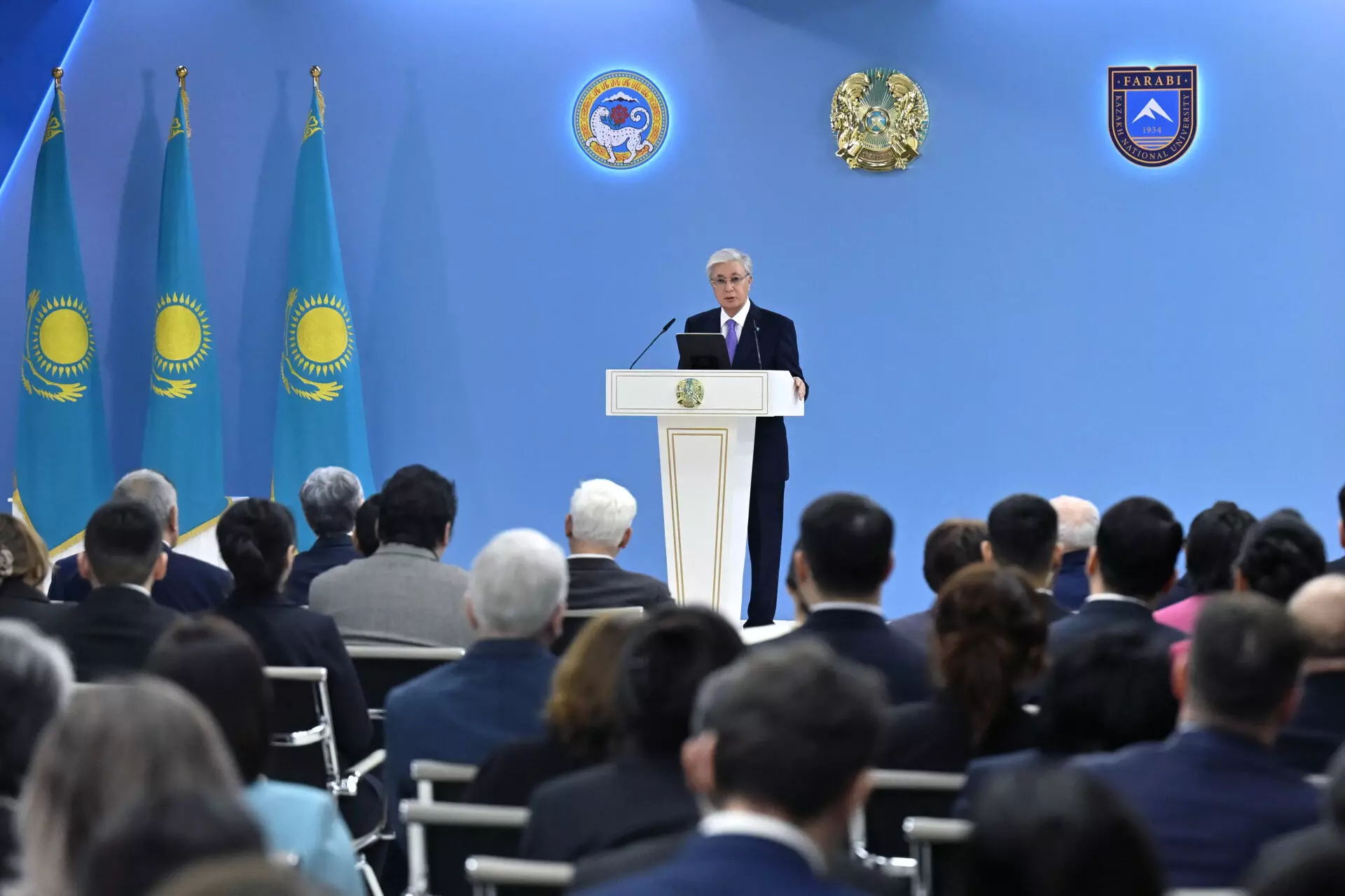 Президент провел встречу с научной общественностью