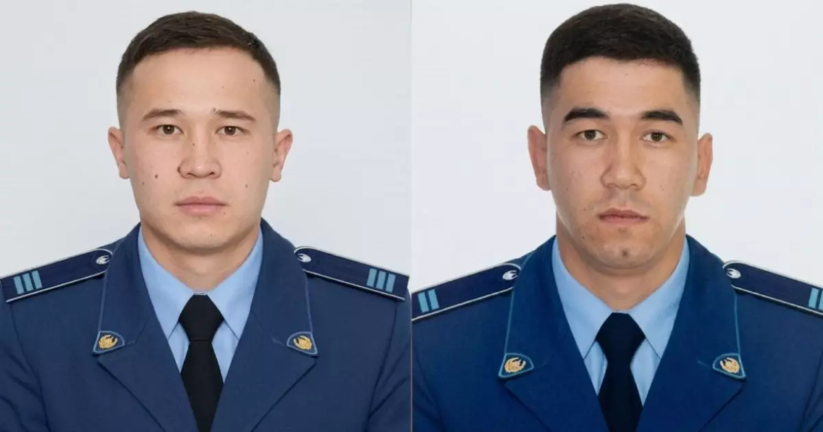  Қостанайда полицейлер мұз астына түсіп кеткен екі балықшыны құтқарды 