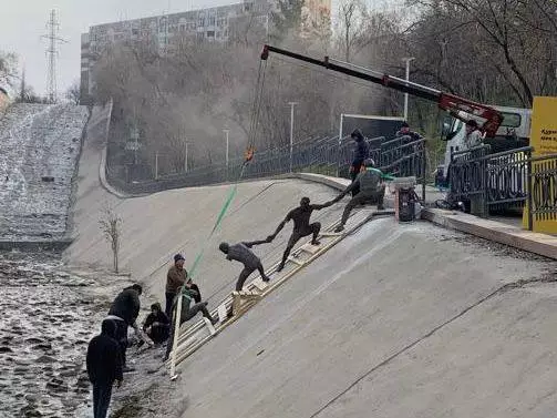 Алматыдағы шулы оқиға: Сайрандағы итті құтқаруға арнап мүсін орнатылды