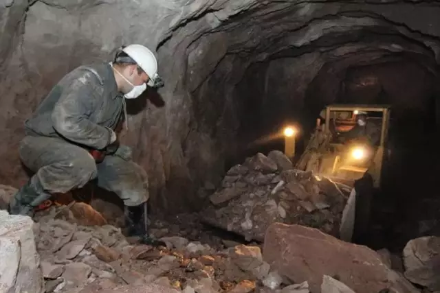 Бекен Ыбырайым. Уран кеніші (әңгіме)