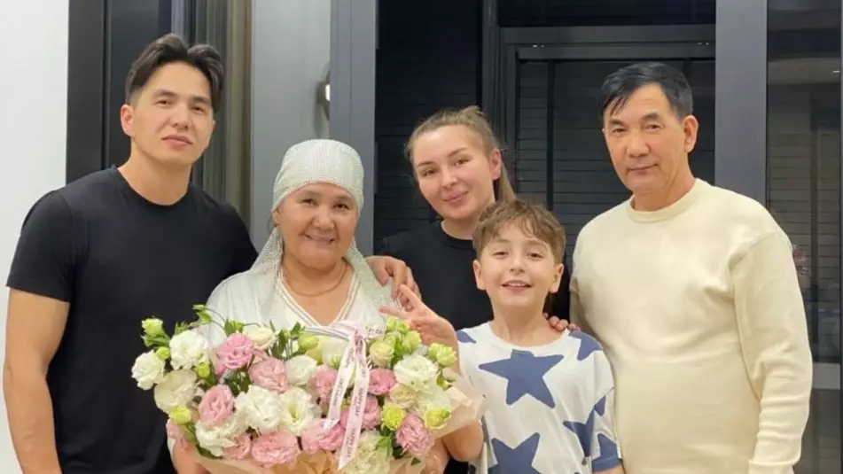 "Немерем әкесінің соты туралы білмейді": Жанабыловтың анасы көптің жүрегін ауыртты