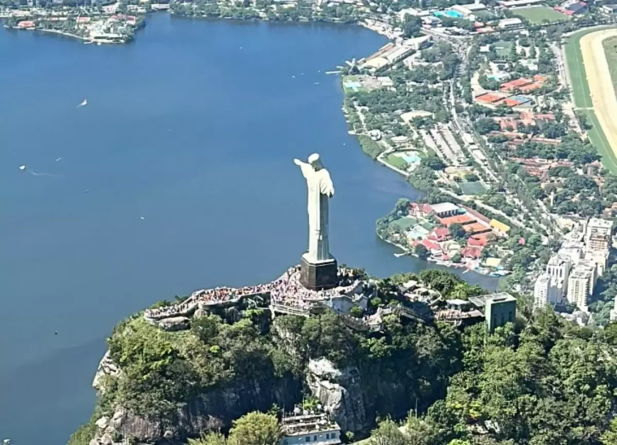 «Какой у вас красивый паспорт»: казахстанцы обсуждают безвизовые поездки в Бразилию