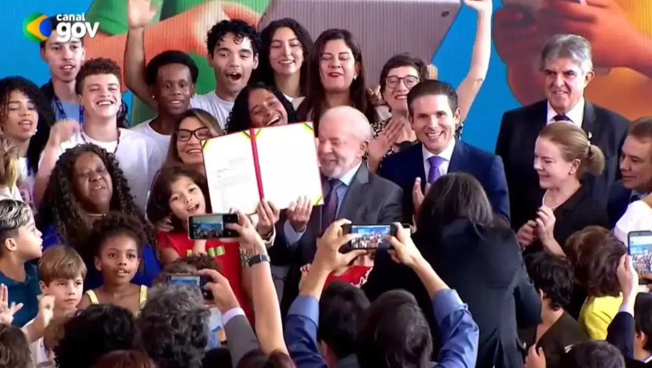 Бразилия ограничила доступ детей к соцсетям