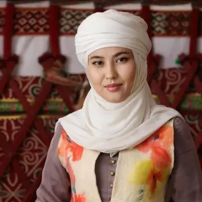 Как художница из Казахстана соединяет традиции и современное искусство