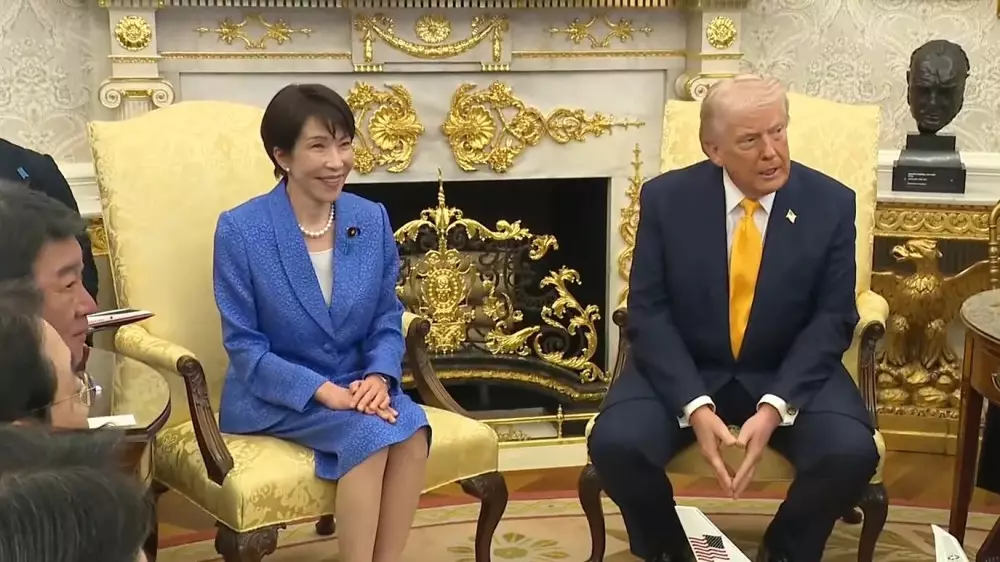 Трамп ввел в ступор премьера Японии шуткой о войне: момент растащили на мемы