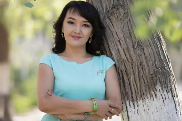 Толқын Қабылша. Сен тағы күліп тұрсың, жан-жүрегім!