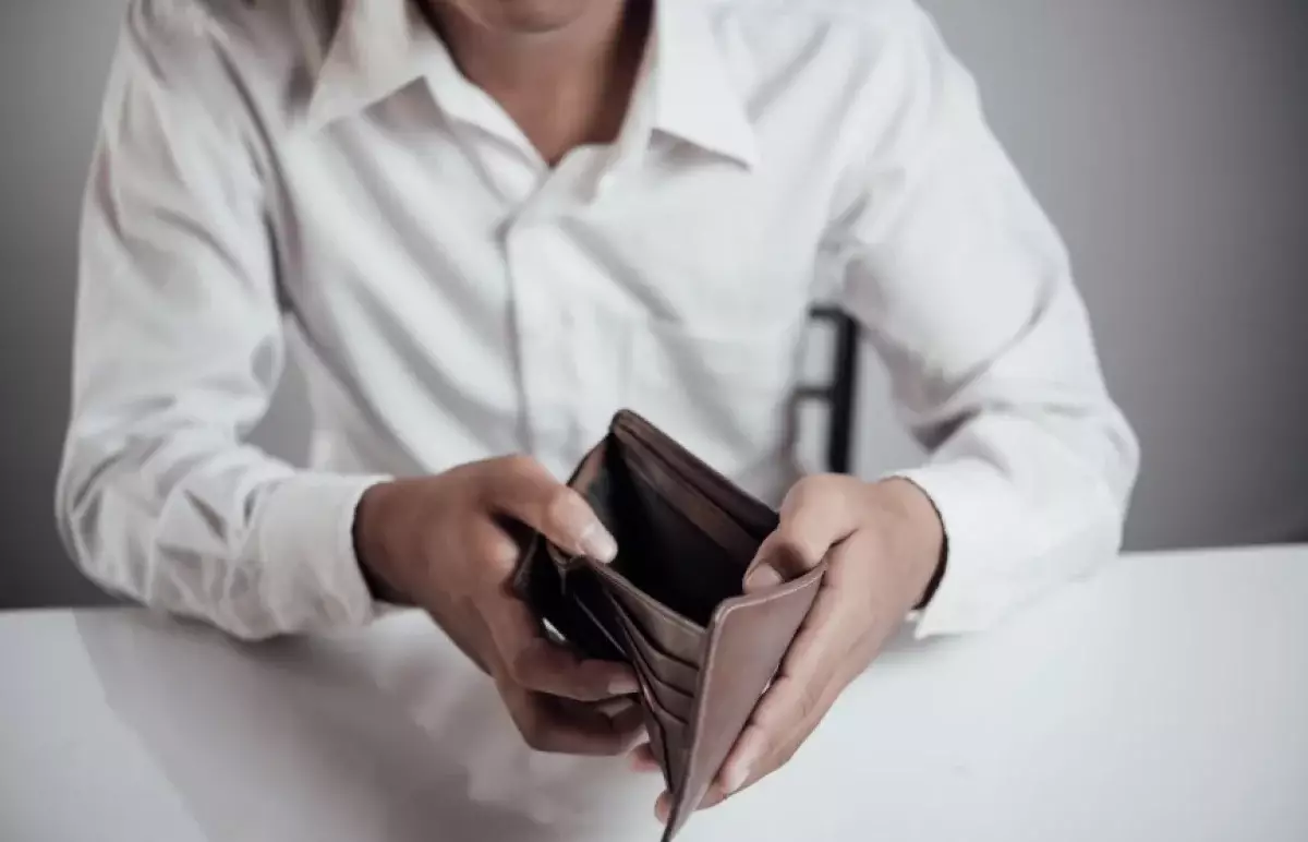 Доходы не догоняют цены: казахстанцы беднеют третий квартал подряд