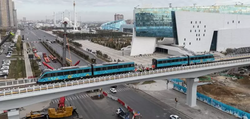 «Бурлаки в Астане»: почему люди тянут вагоны ЛРГ