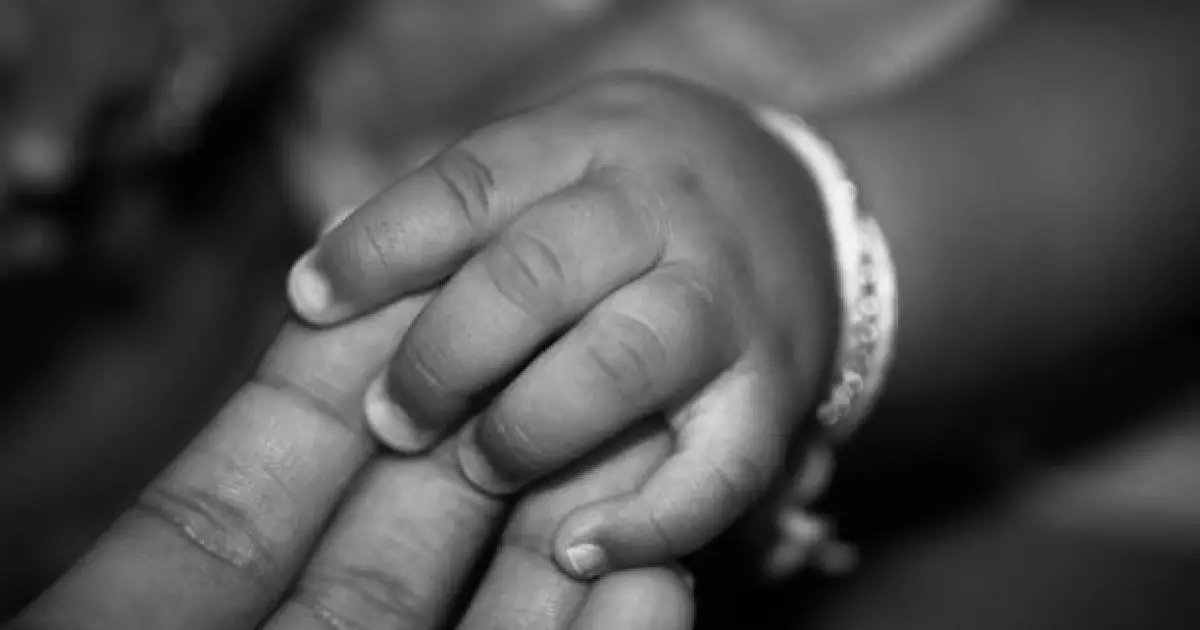   «Қызуы көтеріліп, құлағы қабынған»: Атырау облысында алты айлық сәби аурухананың кіріберісінде көз жұмды   