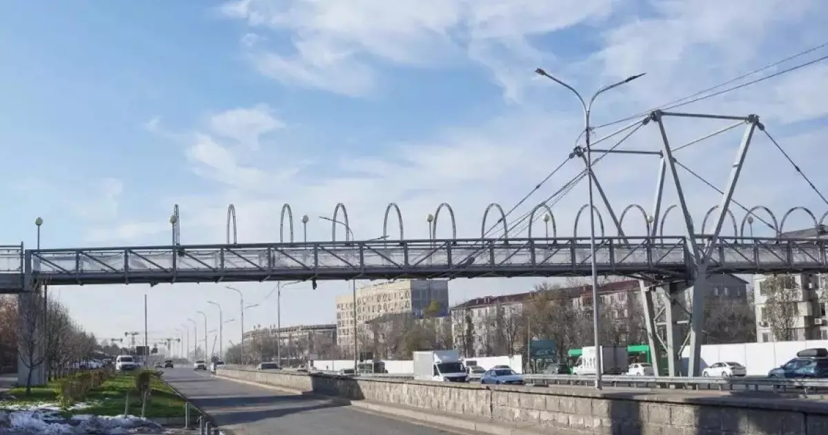  Алматыдағы әл-Фараби даңғылында ер адам көпірден құлап, қаза тапты 