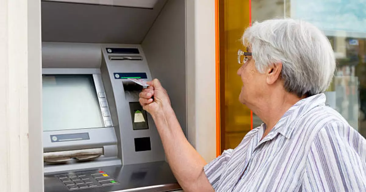  Маңғыстауда зейнеткер алаяққа 4 млн теңгесін аударып жібере жаздаған 