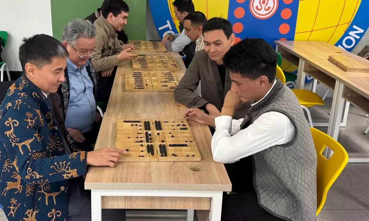 Ұлттық ойынға бетбұрыс: Алматыда жол саласы мамандары тоғызқұмалаққа ден қойды