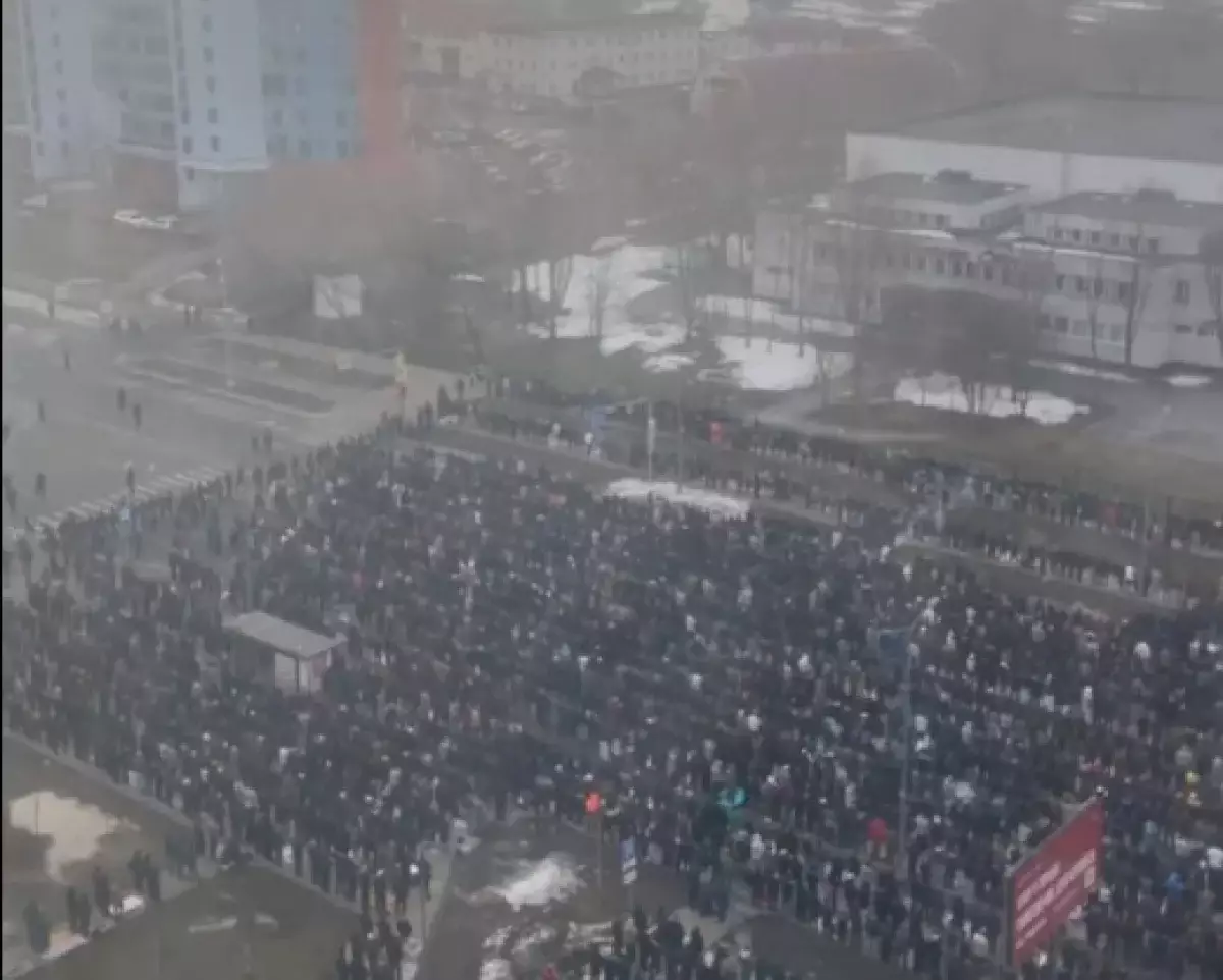 В Москве сняли на видео массовую молитву на Ораза айт