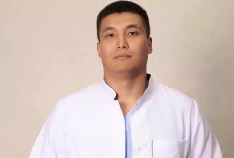 Ұшақ бортында босанып қалған: Оралдық дәрігер ана мен баланы құтқарып қалды