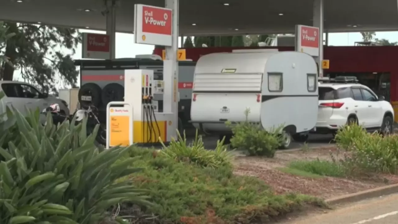 Десятки АЗС в Австралии остались без топлива