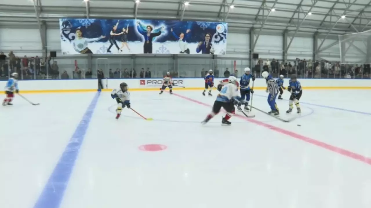 Ледовый дворец международного уровня открыли в Актау