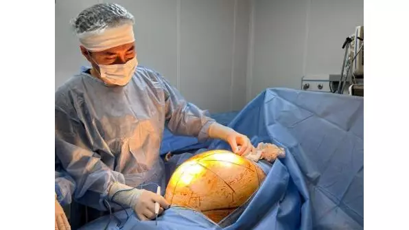 Алматыда 69 жастағы әйелдің ішінен 25 кг қатерлі ісік алынды 