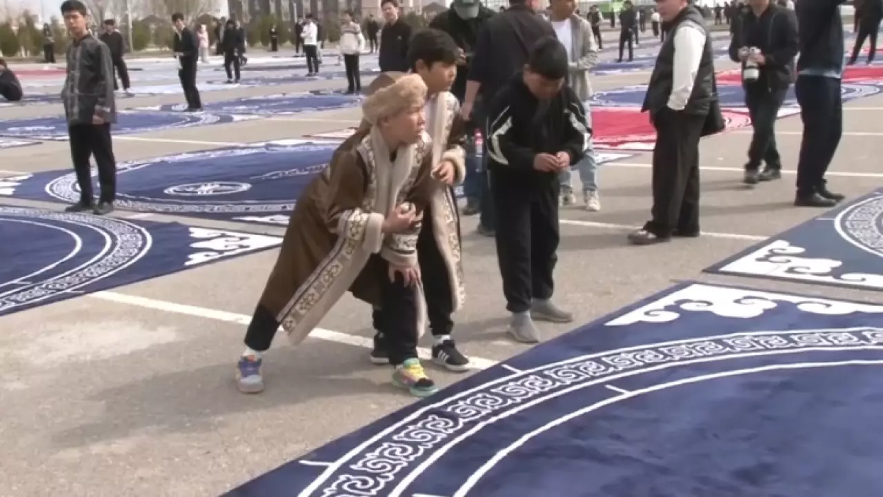 В Туркестане установили рекорд по игре в асыки