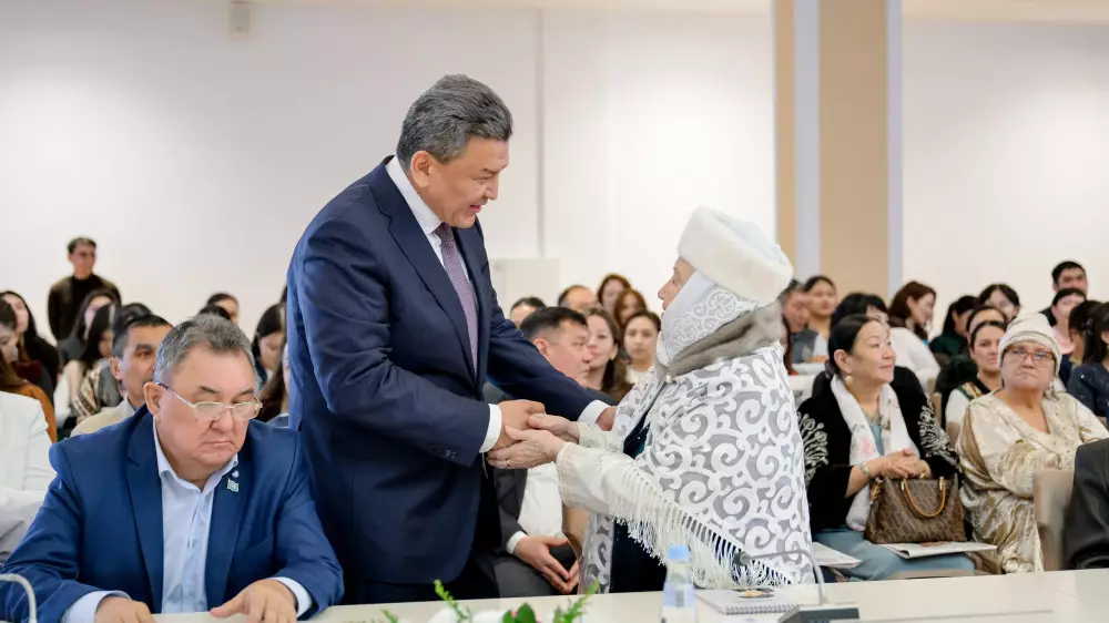 Soltüstık Qazaqstan газетінің 105 жылдығы: Петропавлда өткен ғылыми конференцияда Мемлекет басшысы атынан марапаттар табысталды