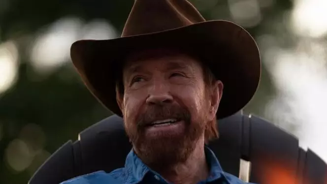 Голливудтың аңызға айналған актері Чак Норрис өмірден озды