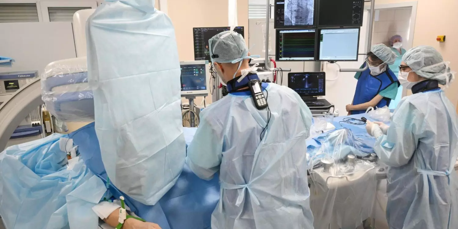 Алматыда әйелдің денесінен 25 келілік қатерлі ісік алынды