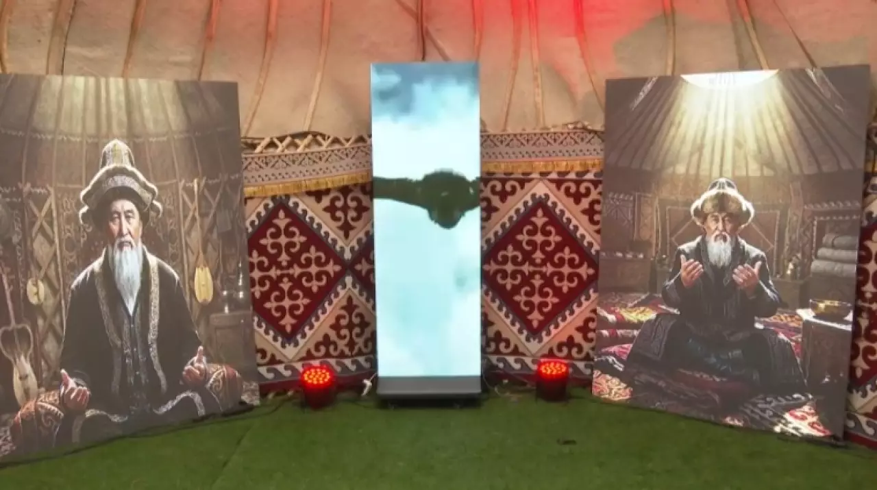 Цифровые юрты установили на центральной площади Актобе