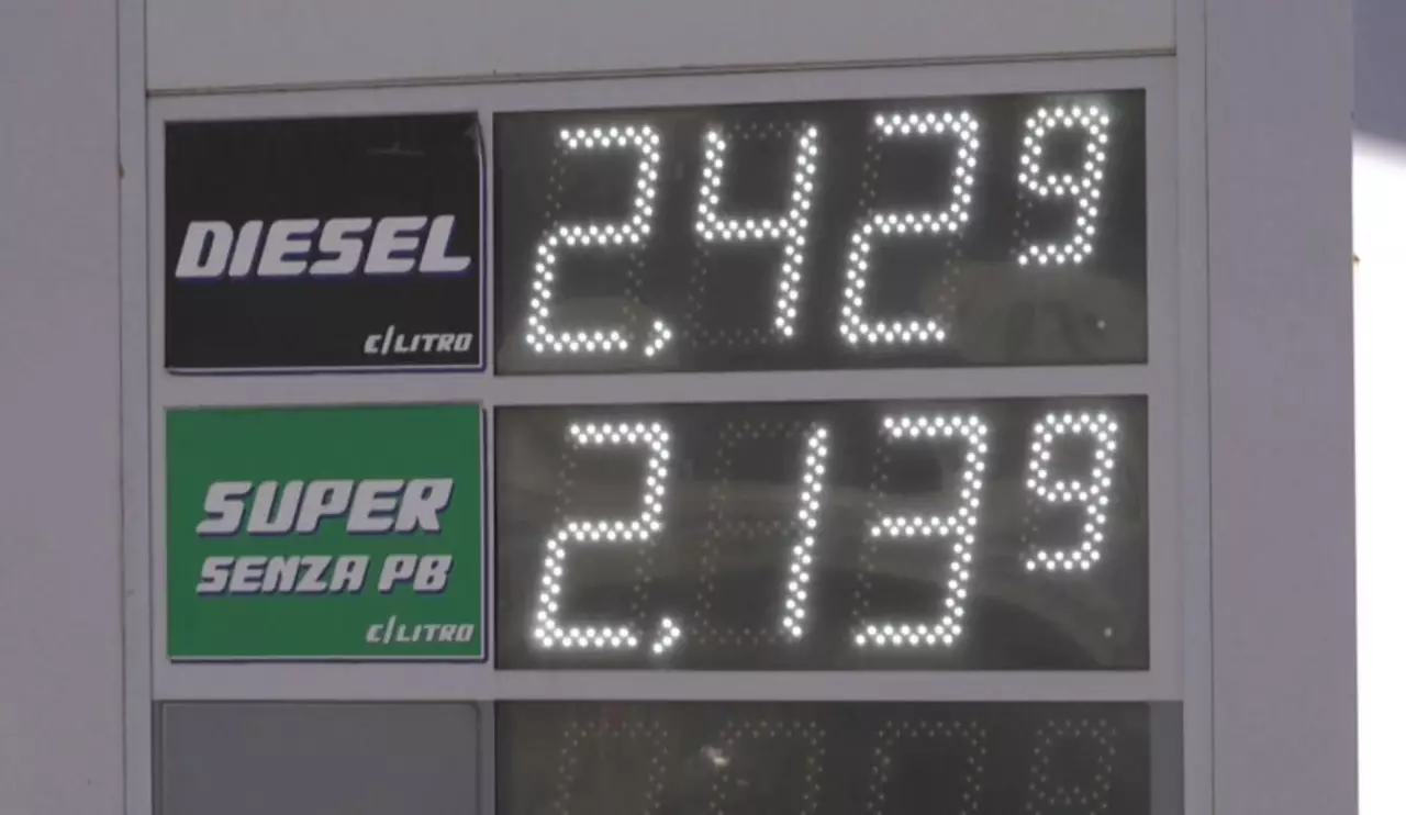 Италия жанармай бағасын төмендетеді