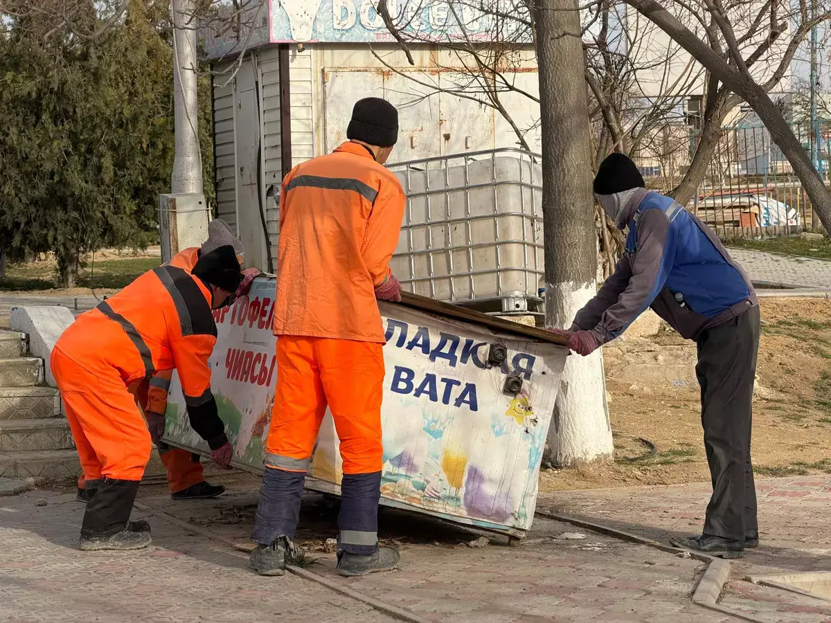 В парке «Акбота» в Актау демонтируют незаконные торговые объекты - новости на Lada.kz 20.03.2026