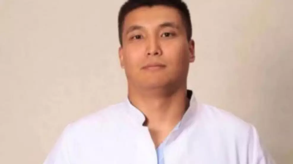 Министрлік ұшақта жүкті әйелді құтқарған дәрігерге алғыс айтты