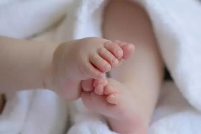 Астана–Орал рейсінде толғағы келген әйелді ұшақта жолаушы дәрігер босандырып алды