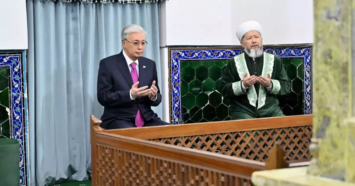   Президент Қасым-Жомарт Тоқаев Қожа Ахмет Ясауи кесенесіне зиярат етті   