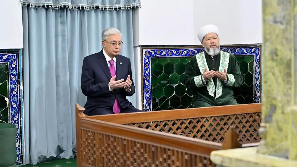 Президент Қасым-Жомарт Тоқаев Қожа Ахмет Ясауи кесенесіне зиярат етті