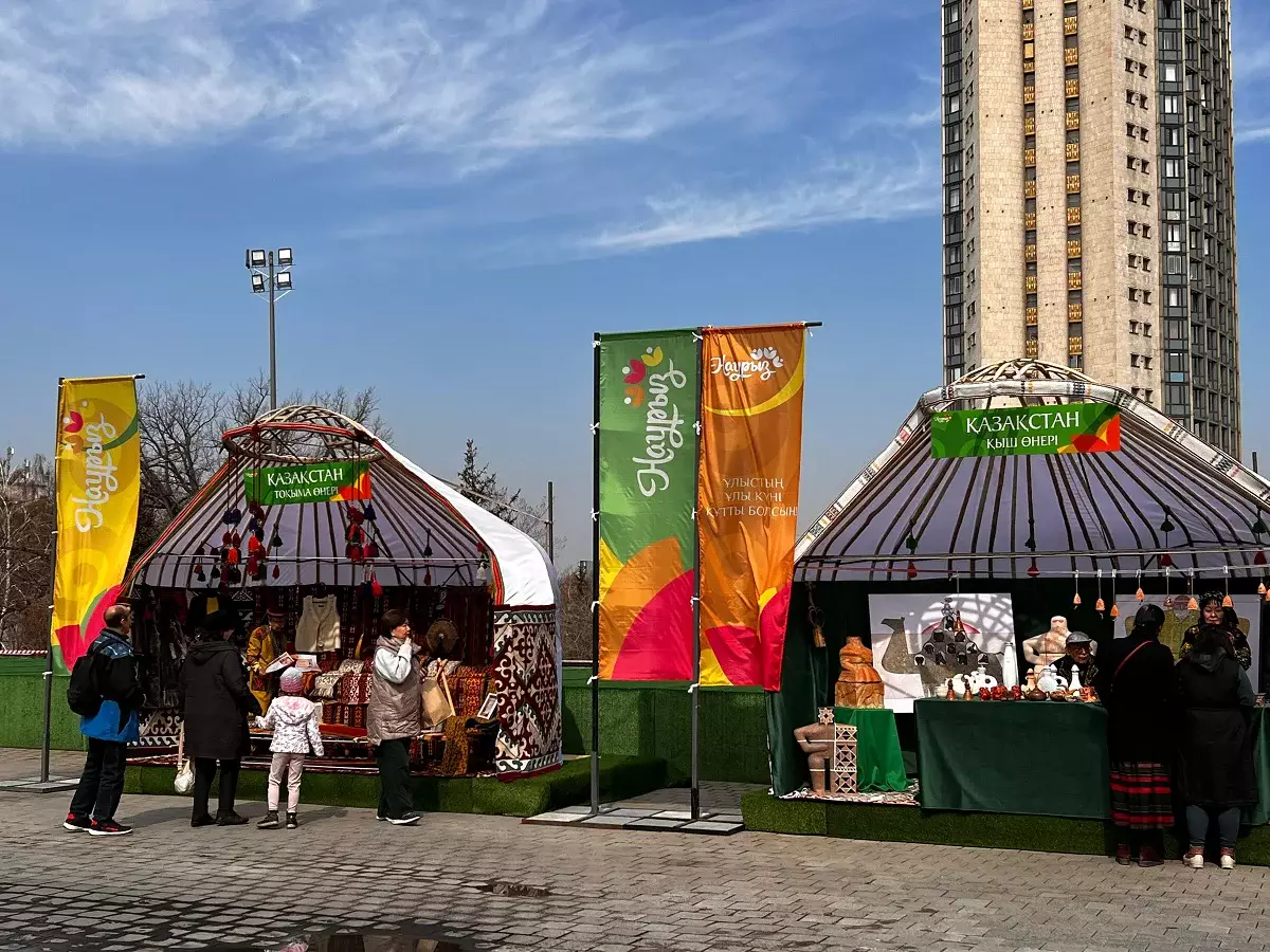 Наурыз мейрамы: Алматыда түркі халықтарының көрме-жәрмеңкесі өтіп жатыр