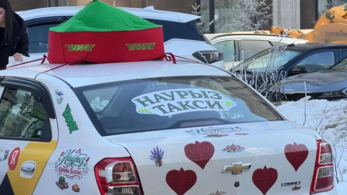 Астанада такси жүргізушісі Наурызға сай көлігін ерекше безендірген