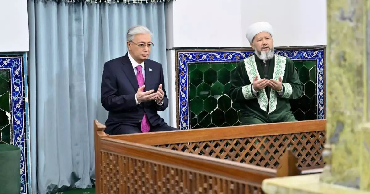  Президент Қожа Ахмет Ясауи кесенесіне зиярат етті 