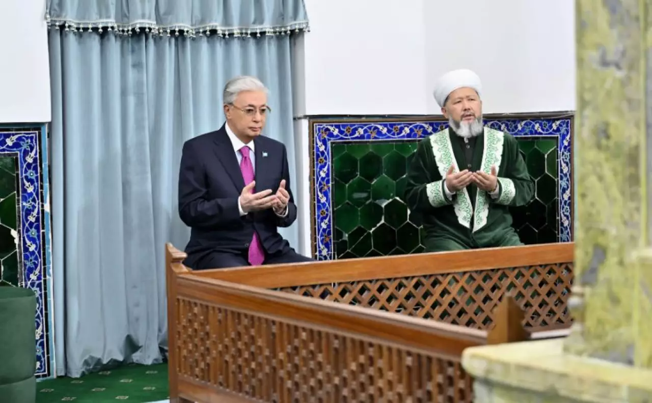 Президент Қасым-Жомарт Тоқаев Қожа Ахмет Яссауи кесенесіне зиярат етті