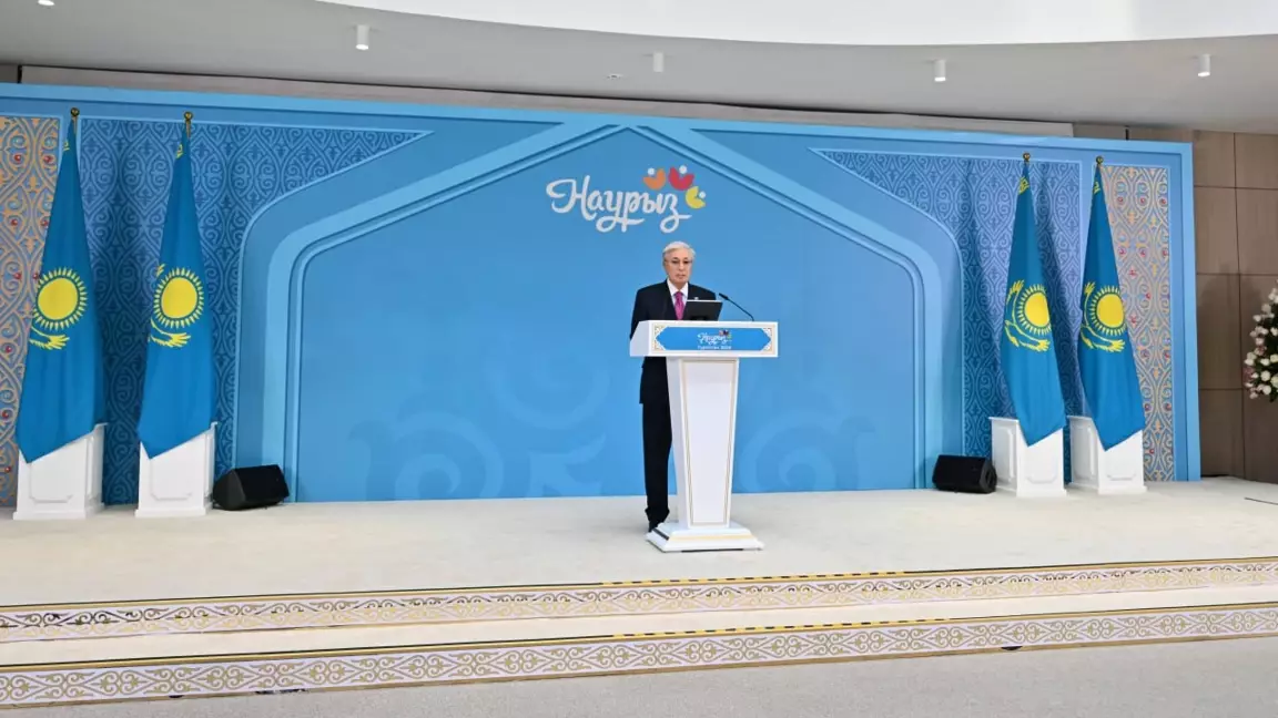 "Жаңа Конституция, ең алдымен, өскелең ұрпақтың игілігі үшін қабылданды" - Тоқаев