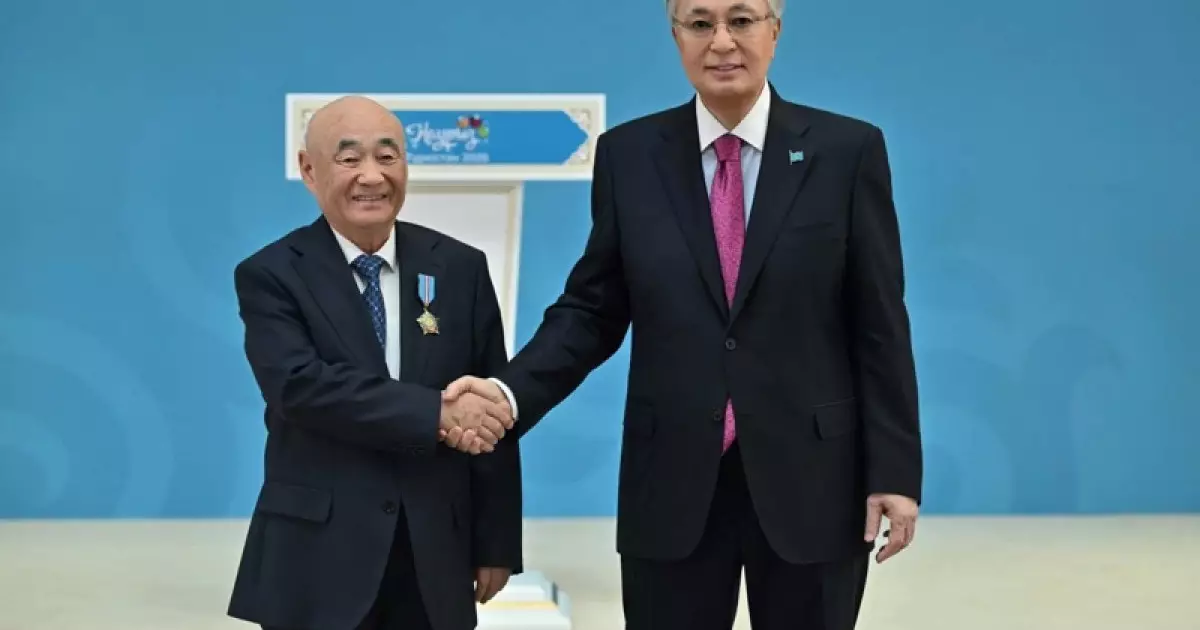  Мемлекет басшысы ел дамуына үлес қосқан азаматтарға мемлекеттік наградалар табыстады 