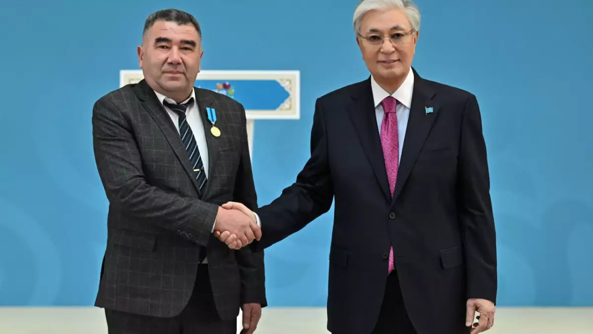 Токаев вручил государственные награды гражданам за вклад в развитие страны