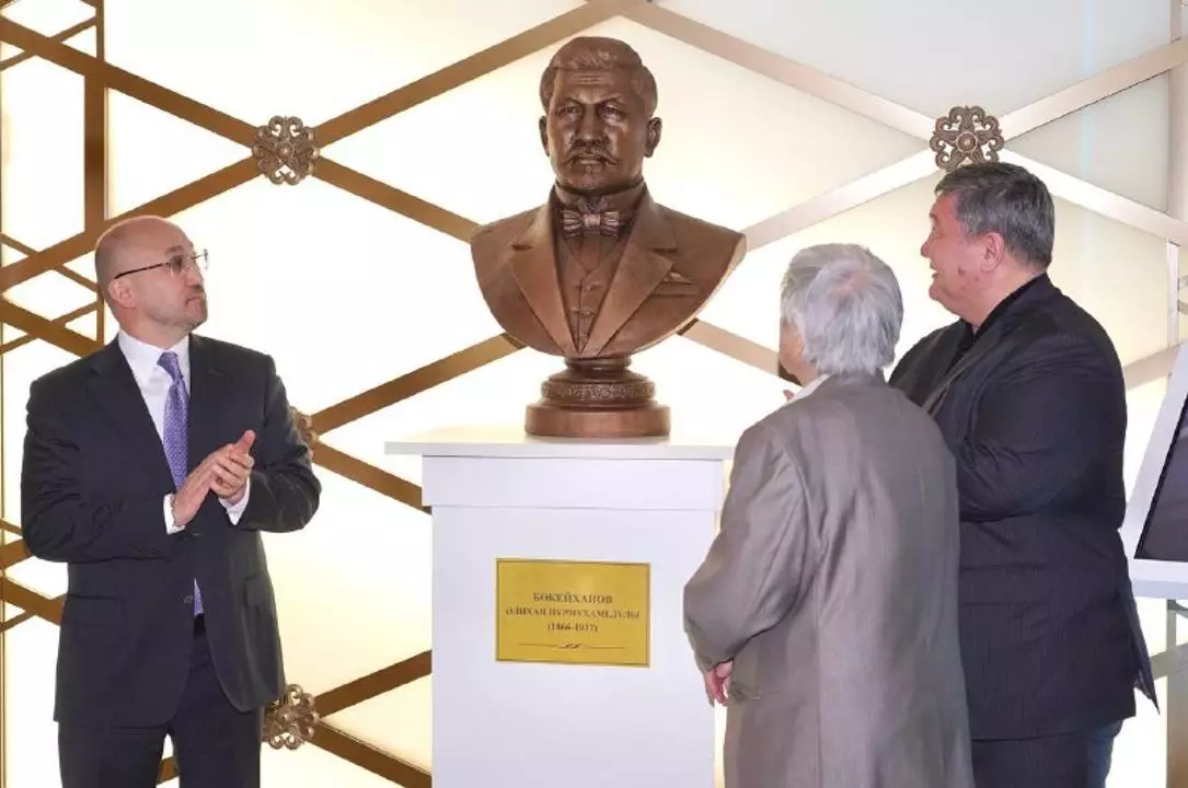 Бюст Алихану Букейханову установлен в казахстанском павильоне ВДНХ