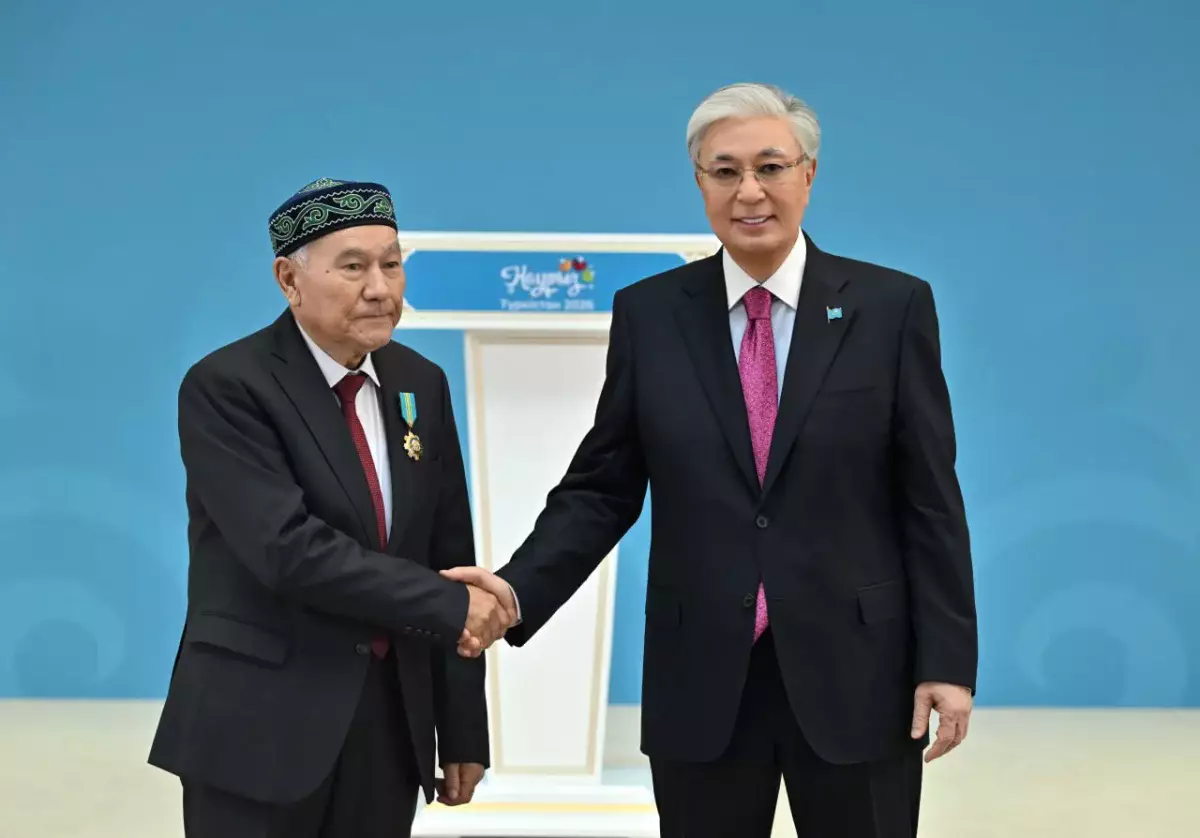 Президент Түркістан облысында бірқатар азаматты марапаттады