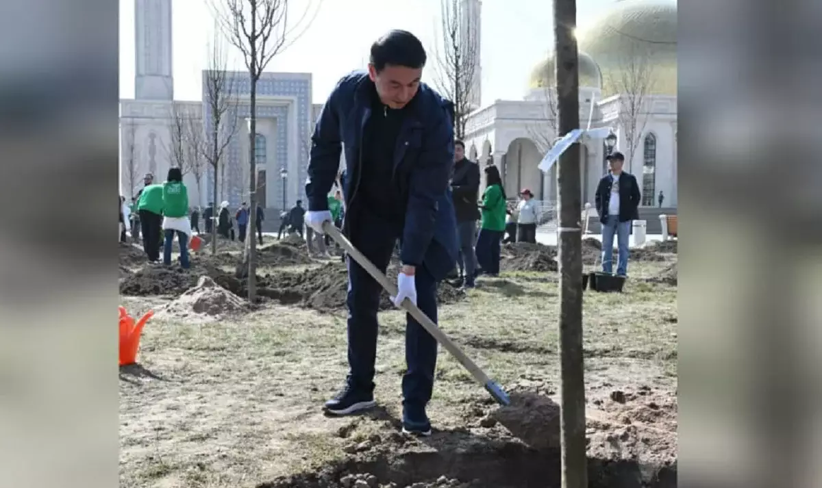 Алматы әкімі Наурыз мерекесі аясында ағаш егу жұмыстарына қатысты