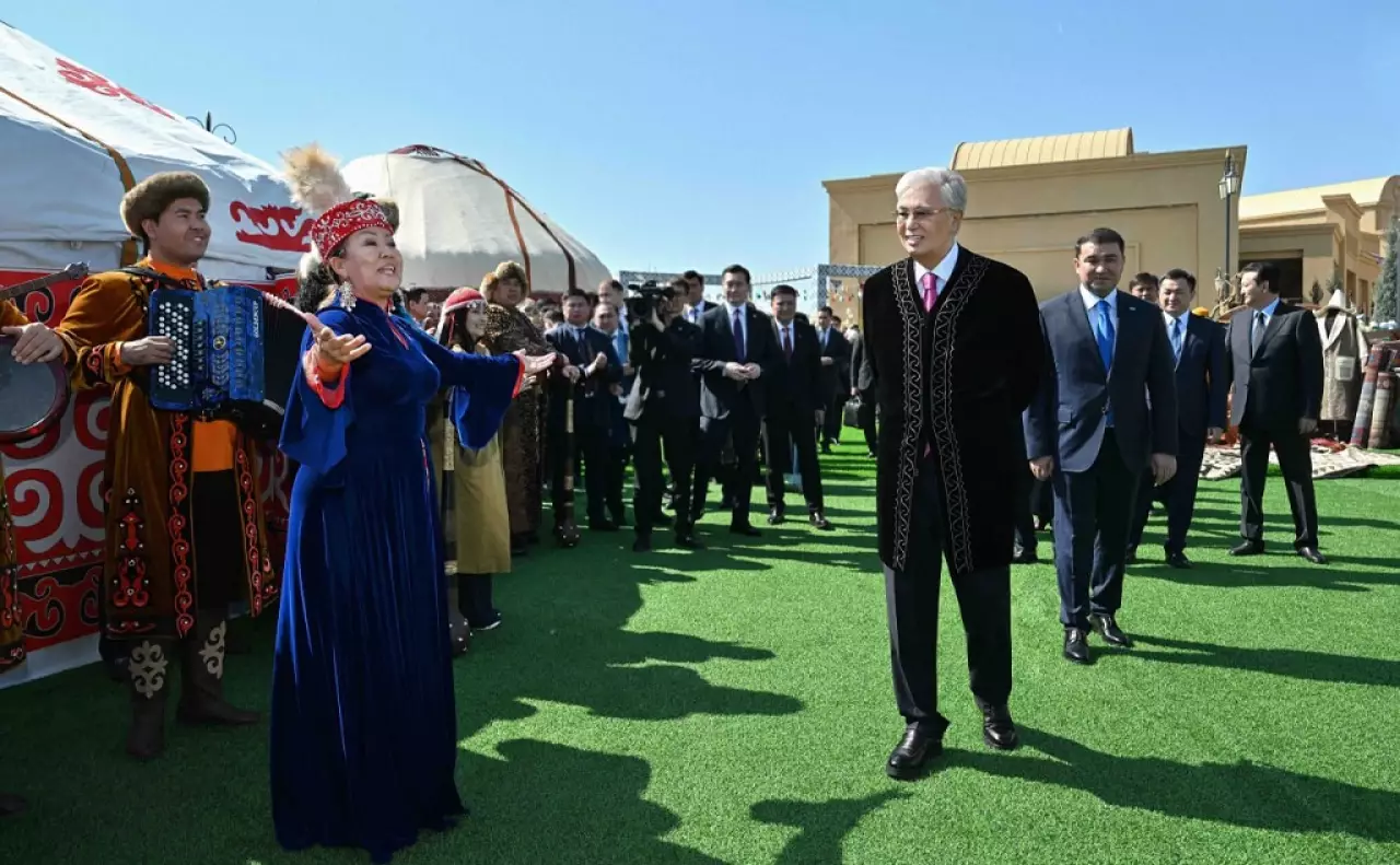 Президент принял участие в народных гуляньях по случаю праздника Наурыз