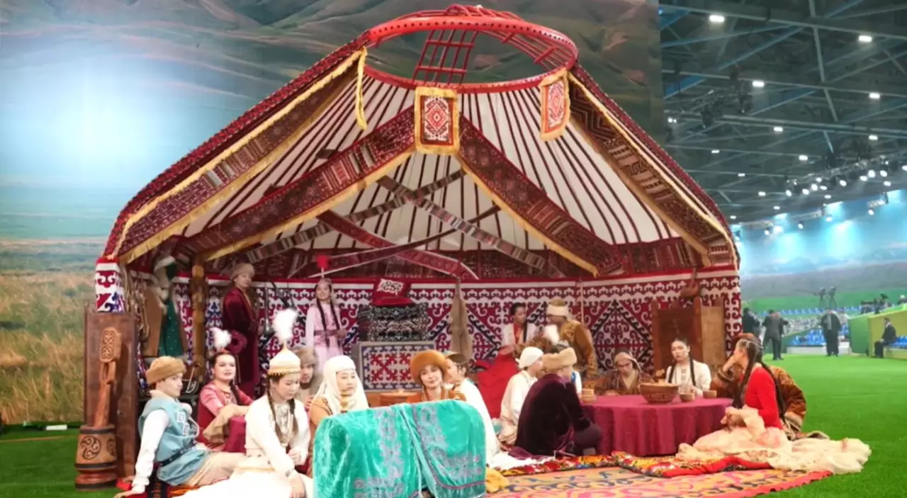 М. Әшімбаев пен Е. Қошанов этноауылға барды