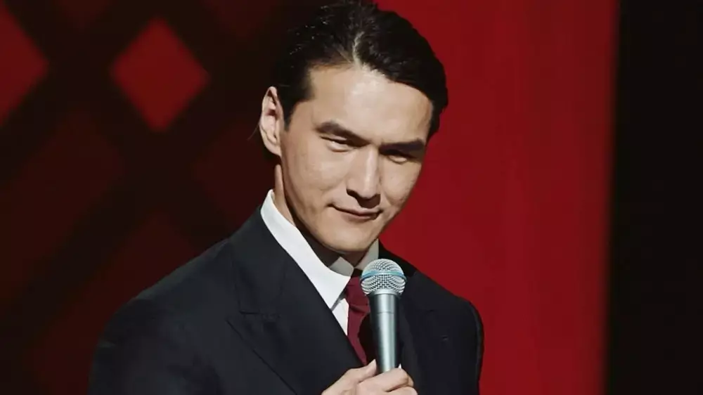 Комик Нурлан Сабуров пошутил про свое выдворение